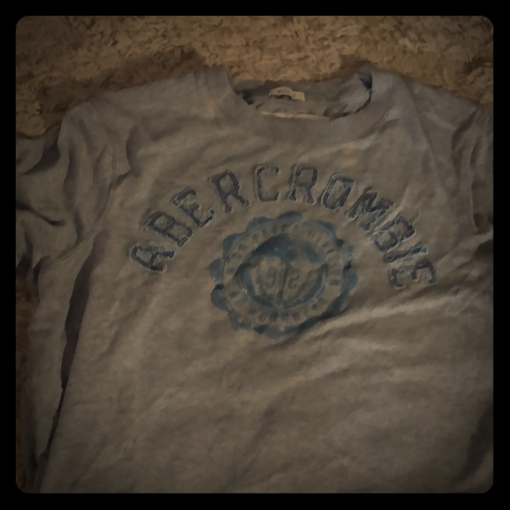Short sleeve shirt.